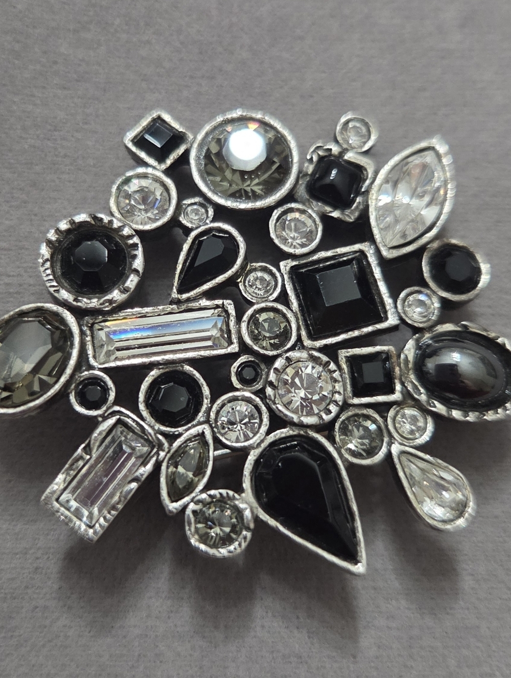 Patricia Locke Retired Brocch Pin - Picture 4 of 4